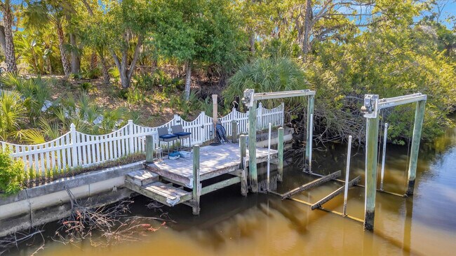 Building Photo - 19 Hoffer St