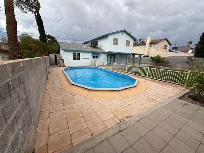 Building Photo - A Fabulous 4 Bedroom Home in Highland Hills