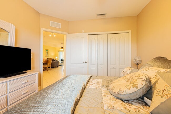 Building Photo - Peaceful Preserve-View Condo in Gated Blue Heron