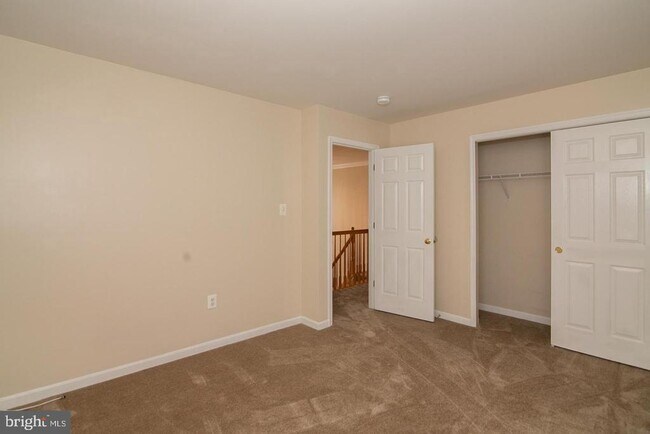 Building Photo - 3018 Desert Palm Ct