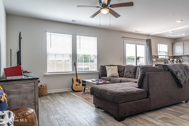 Building Photo - 3024 Paradise Way