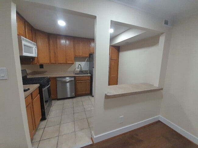 Building Photo - 6036 Westchester Park Dr