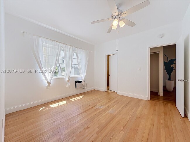 Building Photo - 2463 Pine Tree Dr