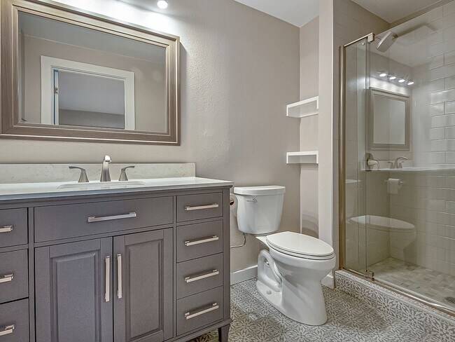 Building Photo - Coming soon! Remodeled 3-bdr/2-bath Overlook ranch w/ fireplace, excellent location
