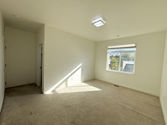 Building Photo - 3883 Komenda Ct