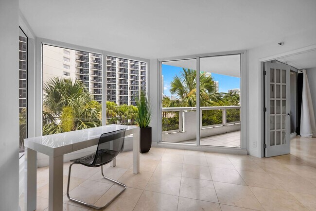 Building Photo - 1717 N Bayshore Dr