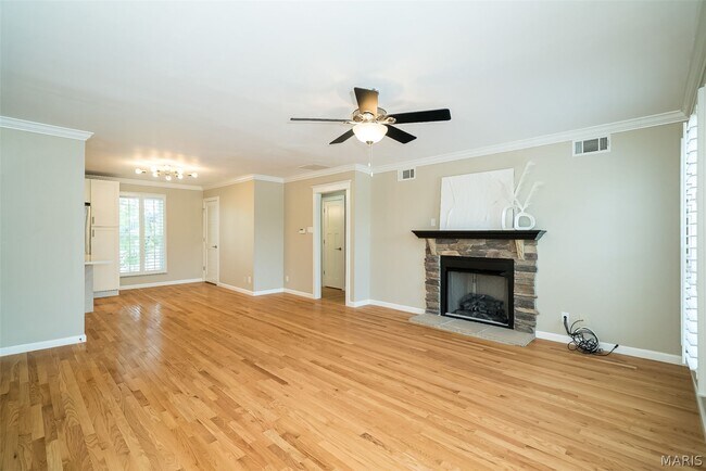 Building Photo - 1120 S Mason Rd