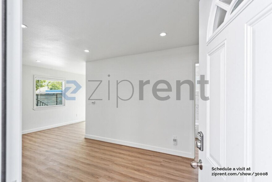 Building Photo - Unit