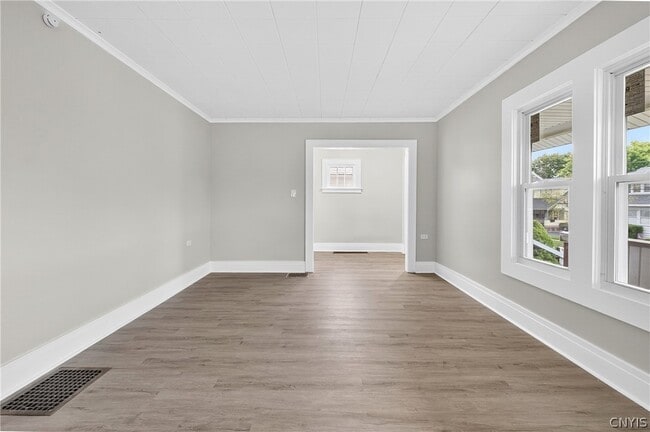 Building Photo - 111 Maplehurst Ave