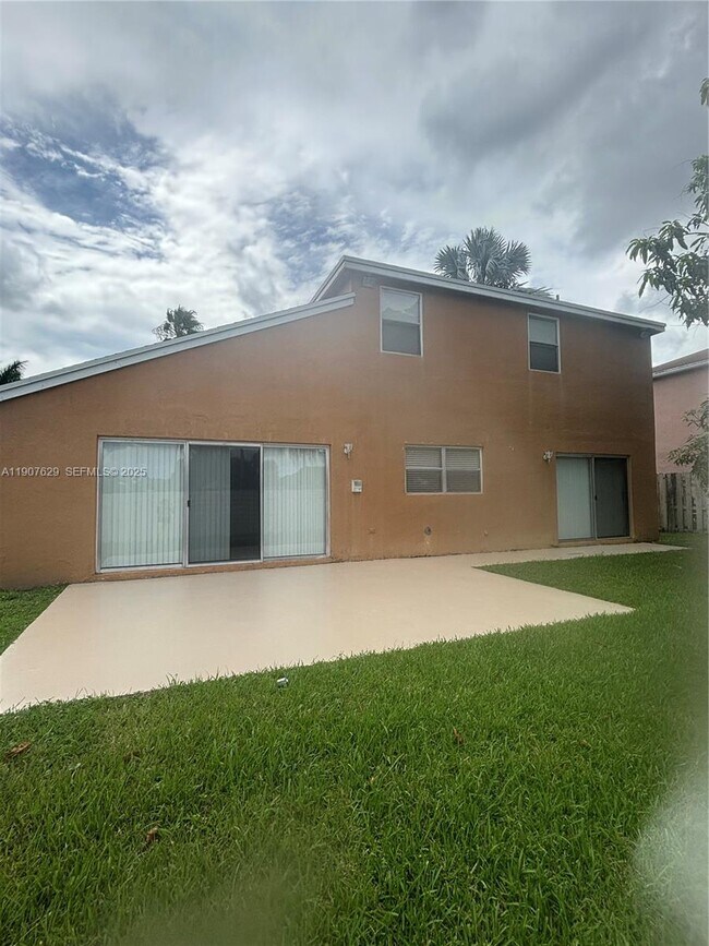 Building Photo - 2661 Huron Way