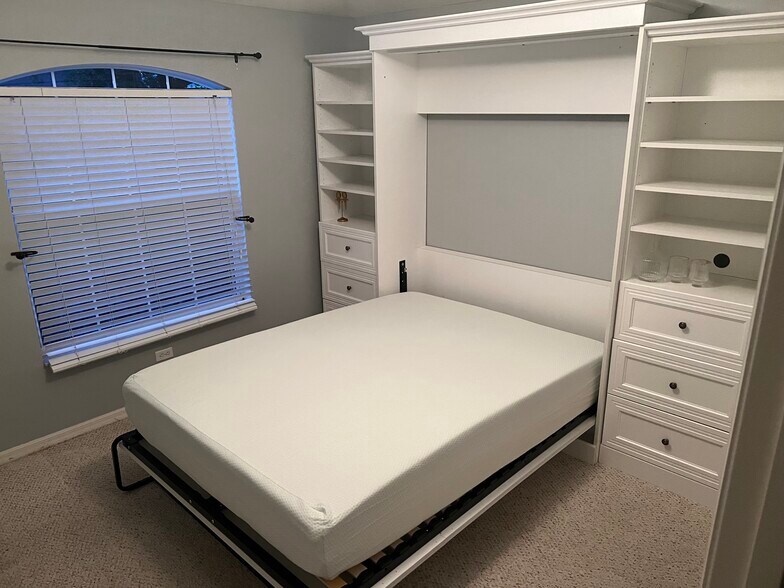Guest Bed #1 with Murphy Bed - 15412 Amberbeam Blvd