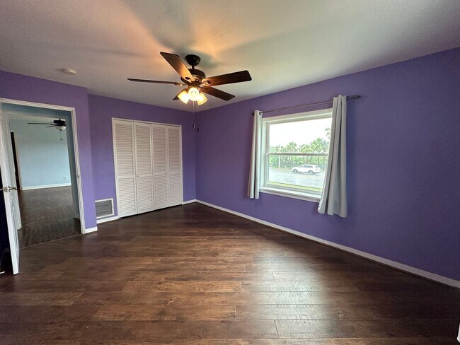 Building Photo - 3-Bedroom, 2-Bath Home Just Steps from the...