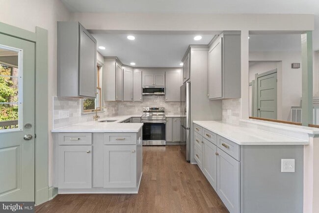 Building Photo - 6107 44th Ave