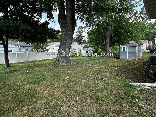 Building Photo - 2944 Quebec Ave S