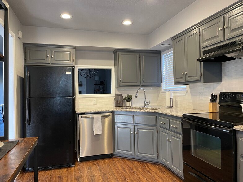 Kitchen - 2300 Oakwood Ave