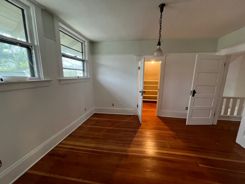 Building Photo - 1402 SE 32nd Ave