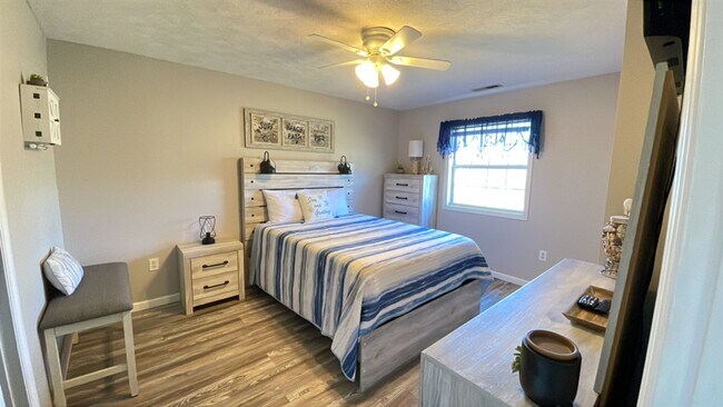 Building Photo - 565 White River Dr