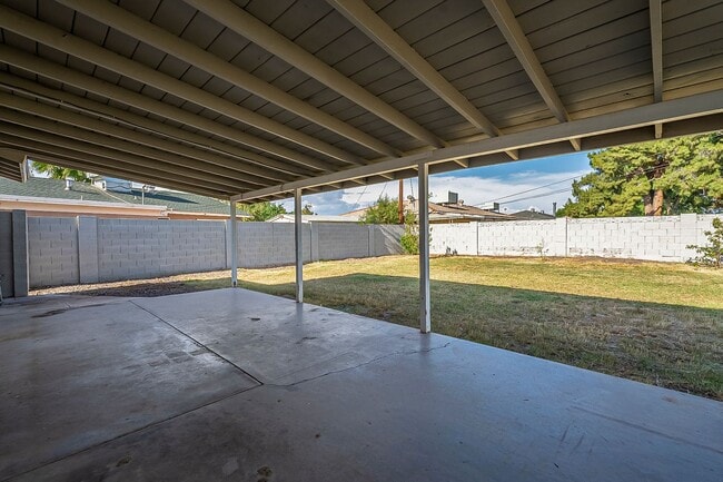 Building Photo - Updated home in Chandler!