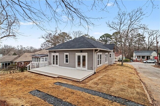 Building Photo - 202 Lansdowne Ave