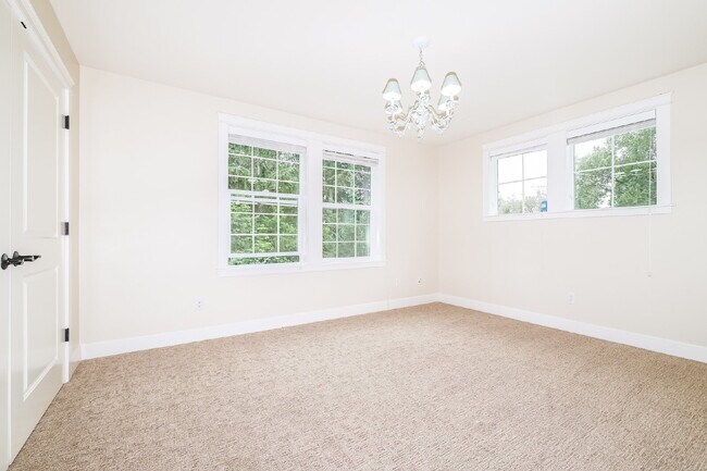 Building Photo - Beautiful Issaquah Highlands Home on Corner Lot with Greenbelt Views, Covered Porch and AC- AVAIL...