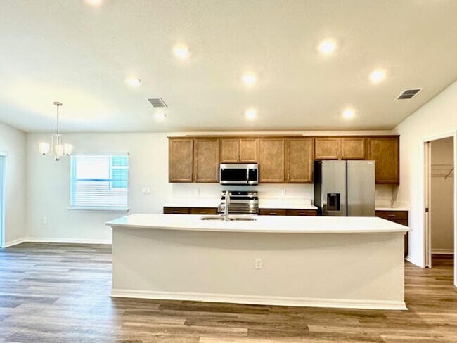 Building Photo - 4 Bedroom 2 Bathroom House for Rent in Ast...