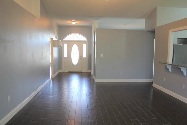 Building Photo - 2467 Heritage Cir