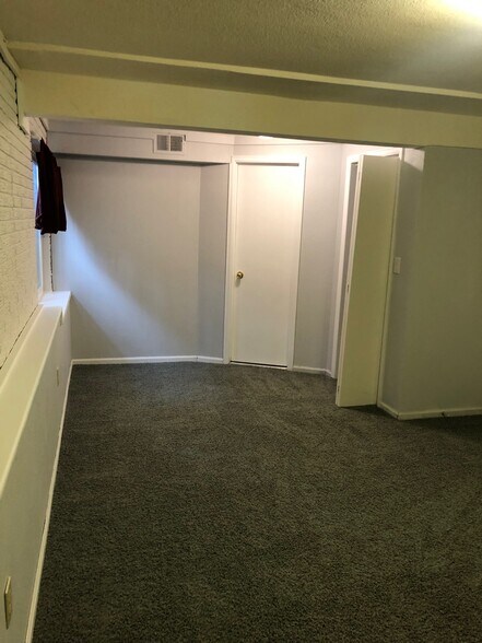 Building Photo - 9747 Osceola St