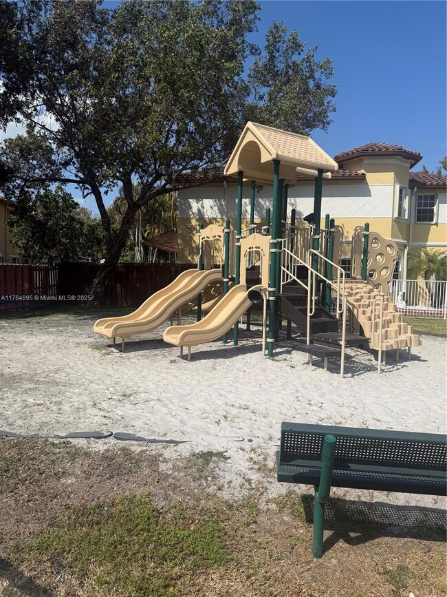 Building Photo - 5031 SW 135th Ave