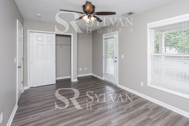 Building Photo - Charming 3 BR, 2.5 BA home awaits new residents