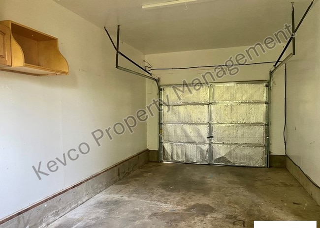 Building Photo - 1400 Hillcrest Dr