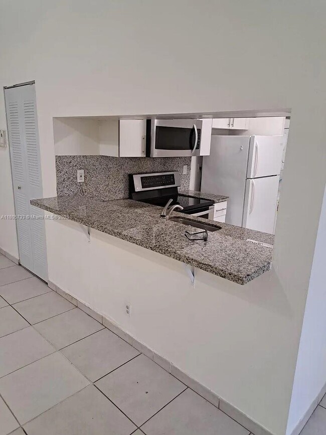 Building Photo - 9277 SW 138th Pl