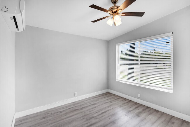 Building Photo - 4500 NE 18th Ave