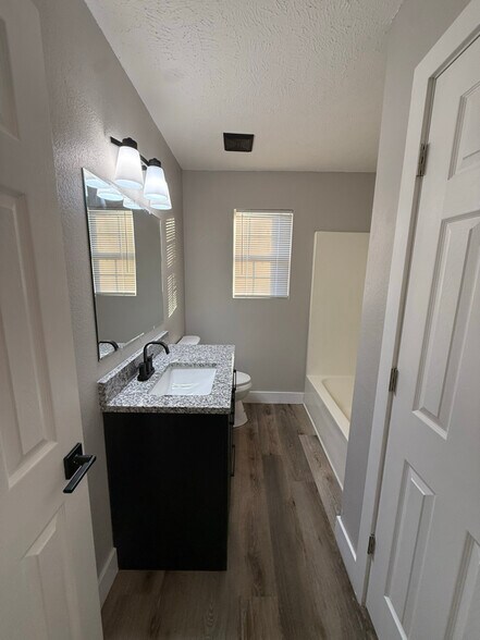 Building Photo - 133 W Terrace Ct