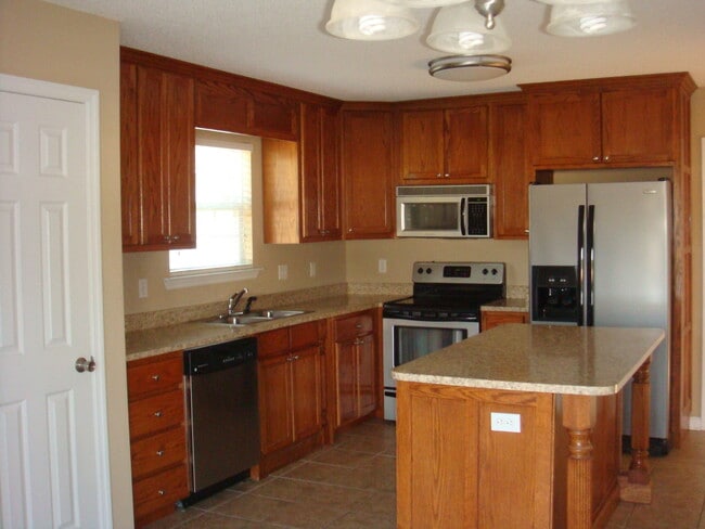 Building Photo - 496 Bryson Cir
