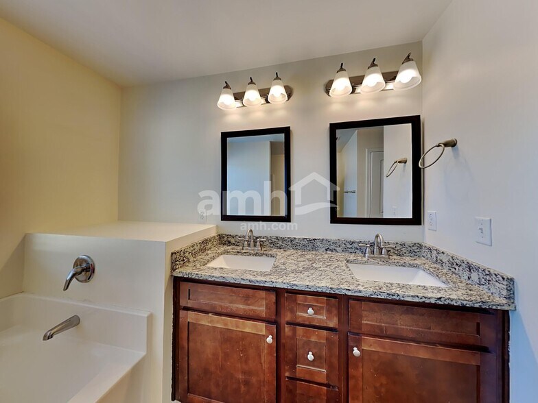 Building Photo - 1240 Faye Ct