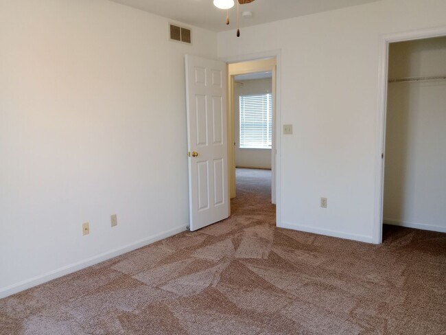 Building Photo - 3527-3529-3529 Prescott Dr