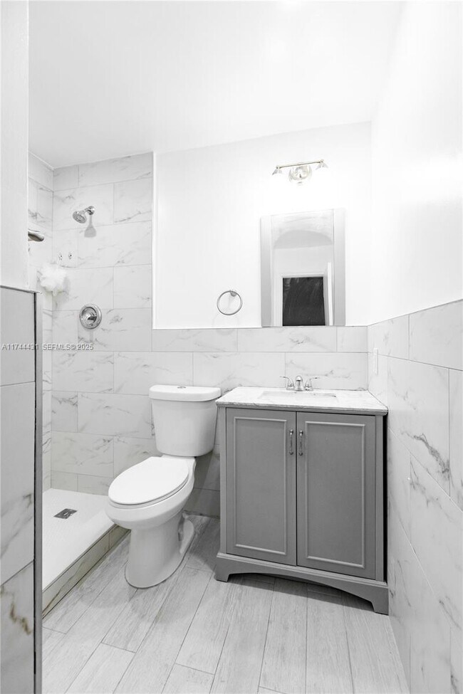 Building Photo - 1060 NE 78th St