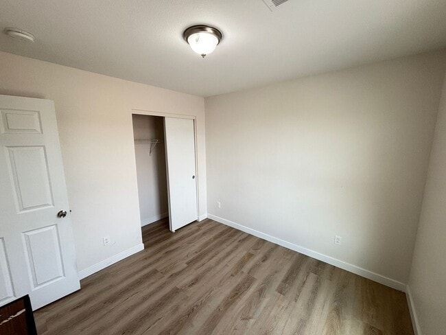 Building Photo - 1729 Ronzard Ave