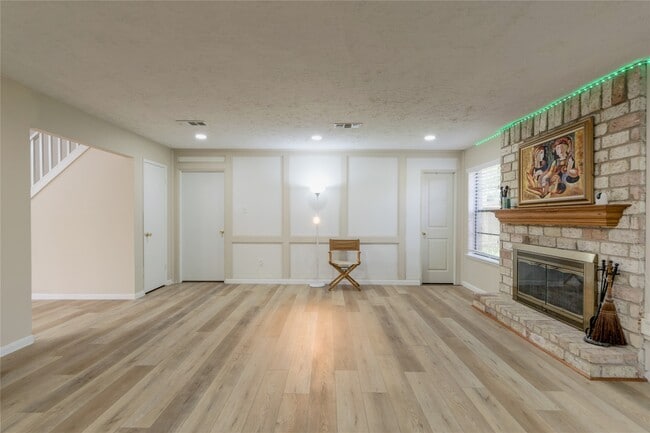 Building Photo - 2902 Field Line Dr