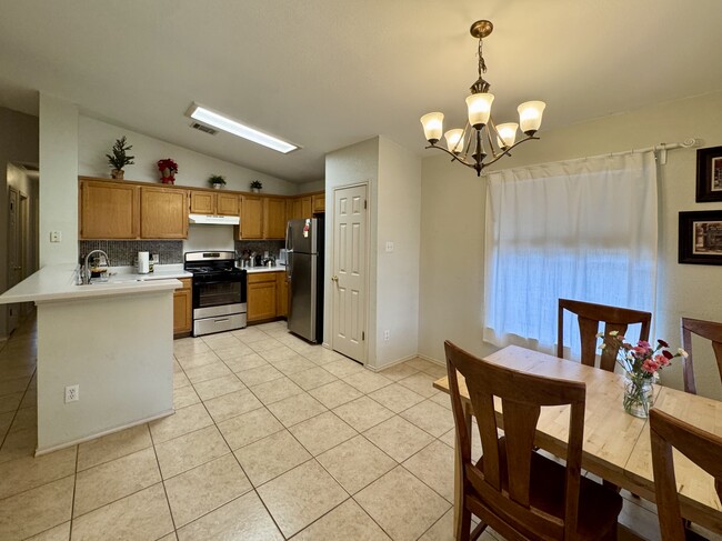 Building Photo - 8957 Taline Cir