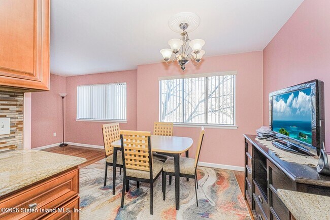 Building Photo - 857 Bloomingdale Rd