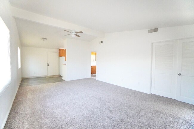 Building Photo - Wonderful 3 Bedroom, 2 Bath home in Sacram...