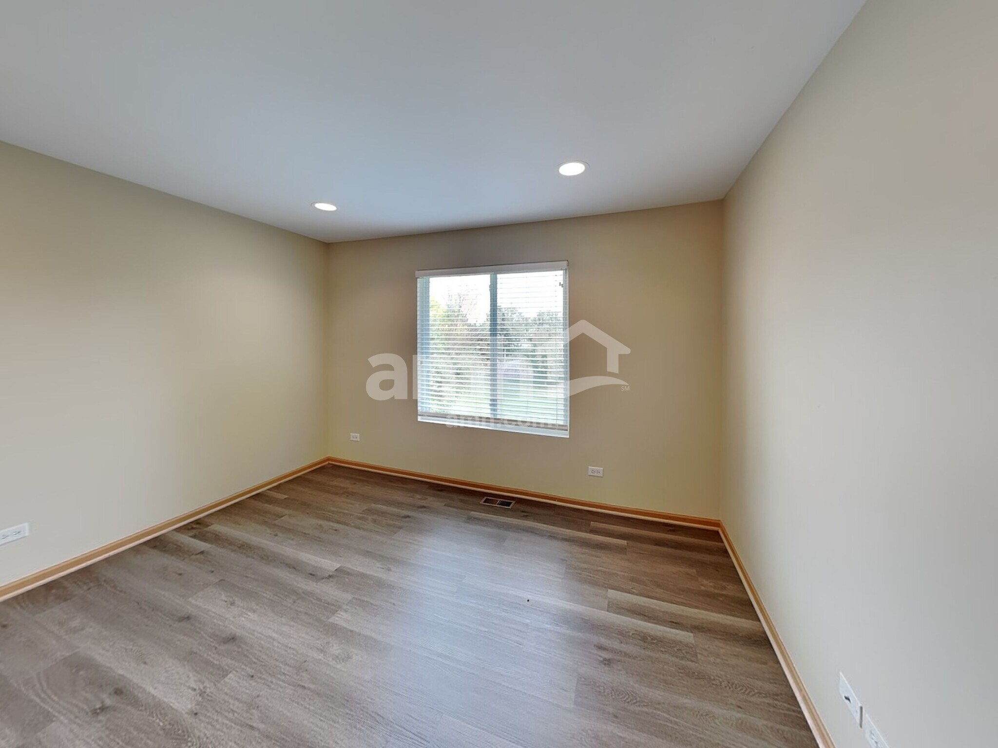 Building Photo - 818 Glen Cove Ln