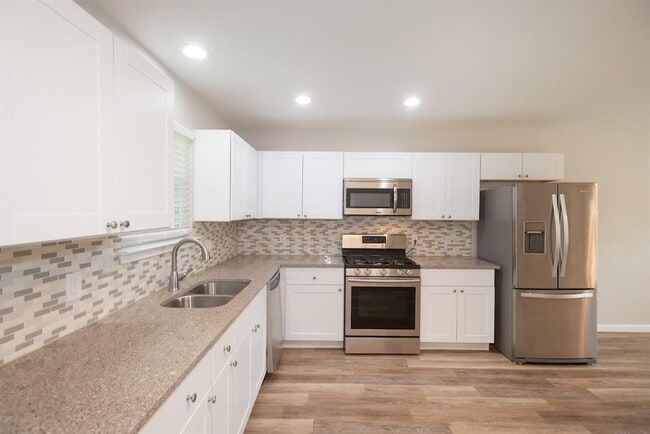 Building Photo - 6026 Bluebell Cir