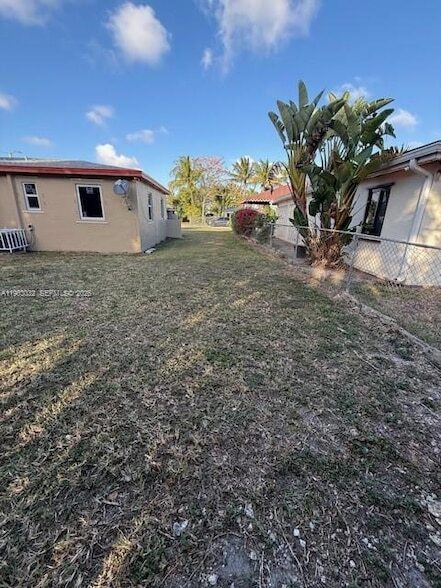 Building Photo - 14620 Monroe St