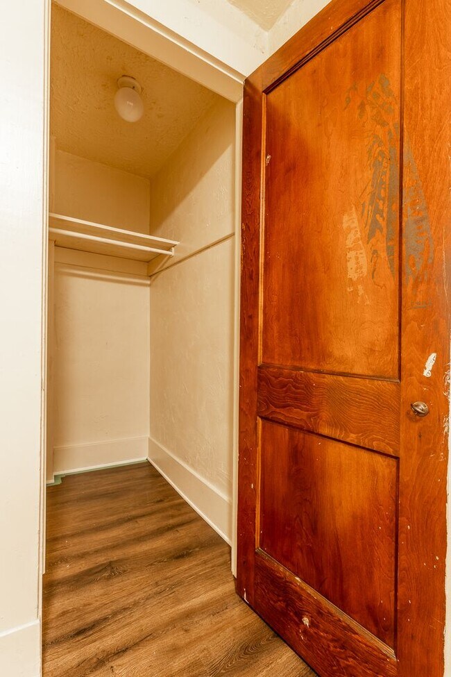 Building Photo - 466 Hays Ave