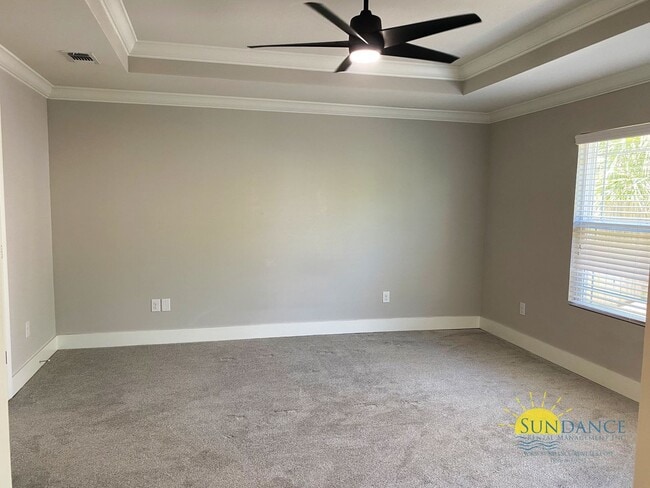 Building Photo - Stunning 3 Bedroom Home in Navarre