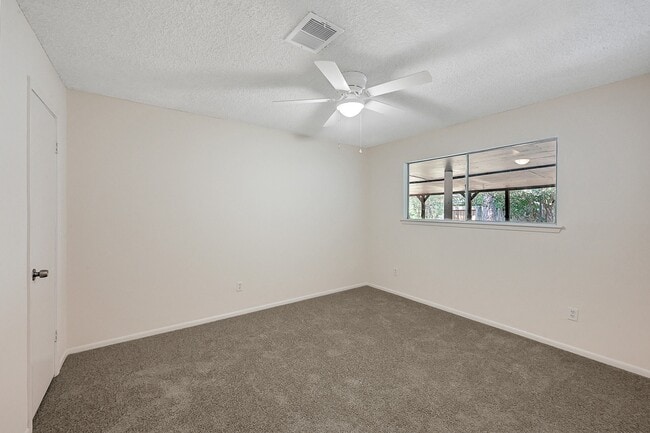 Building Photo - 2326 Turtle Creek Dr