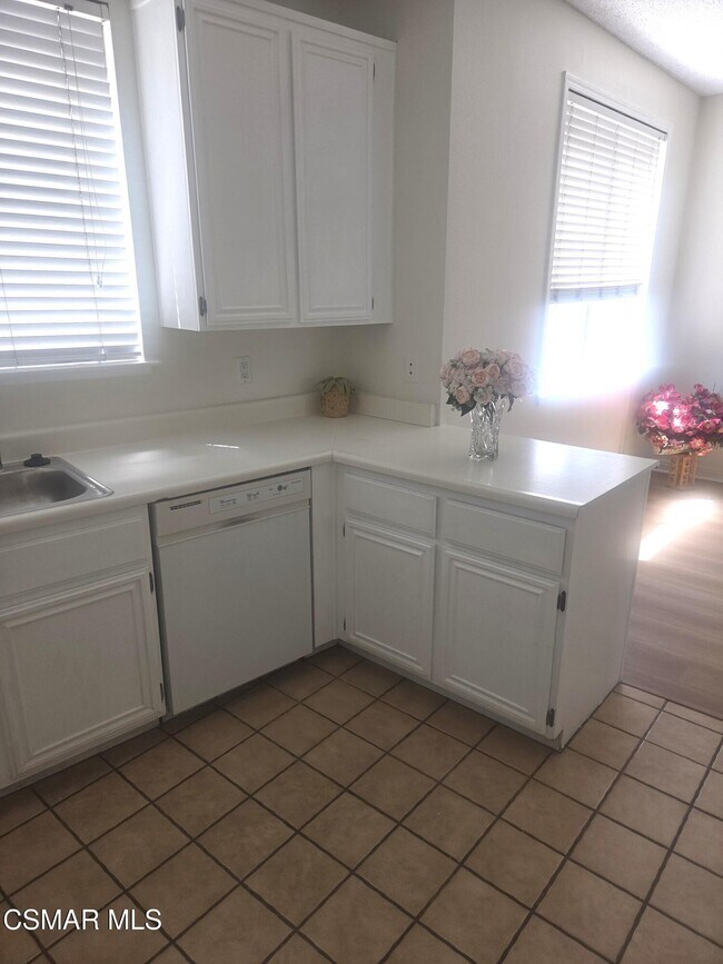 Building Photo - 13901 Olive View Ln