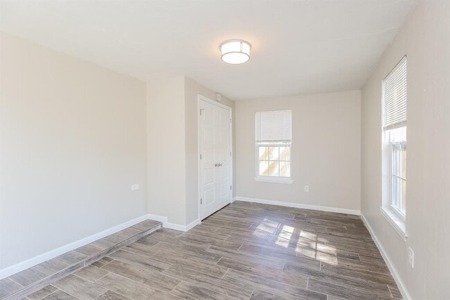 Building Photo - 8716 Tracy Dr